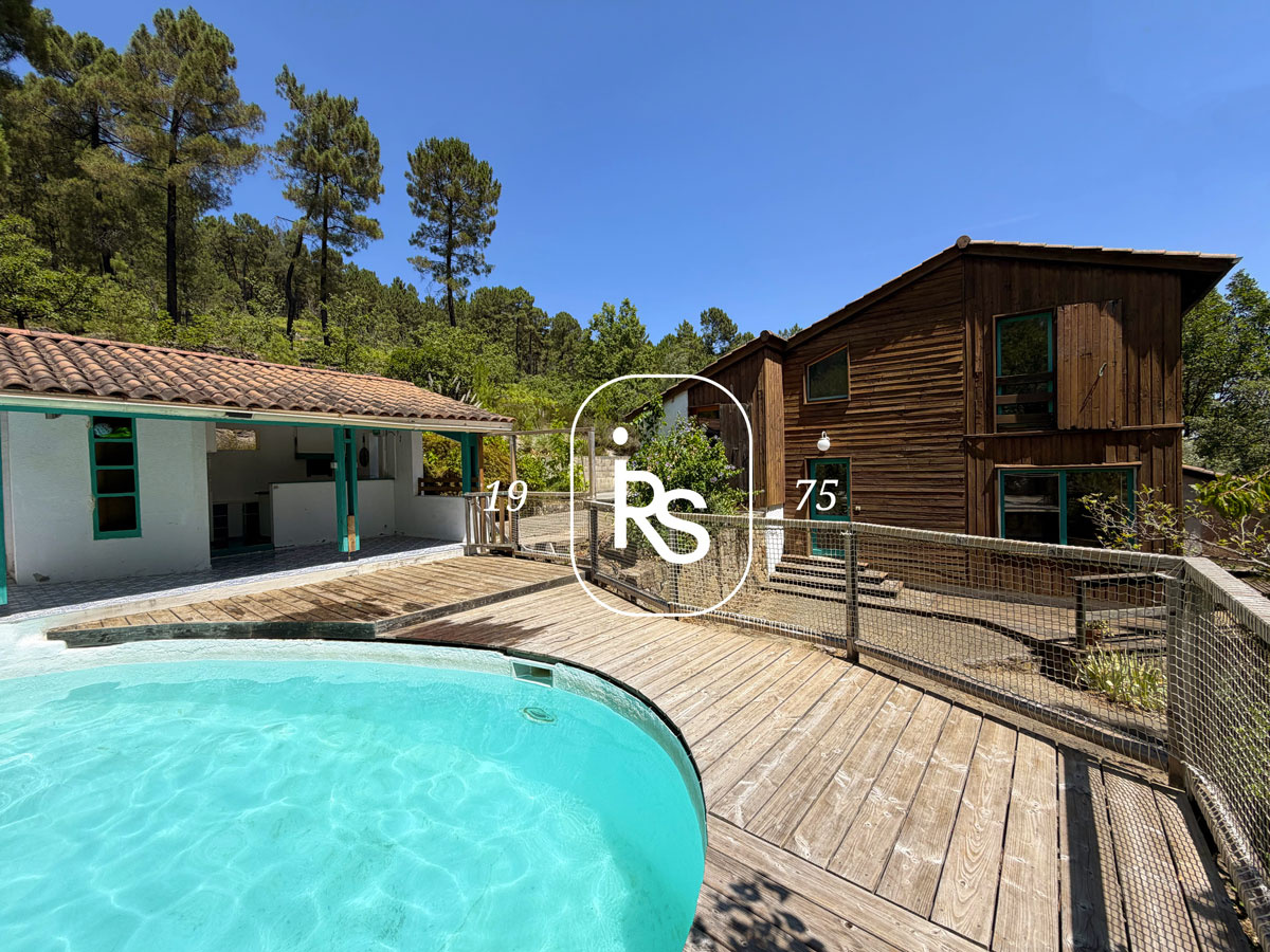 Une lumineuse maison en bois de 143 m2 habitables au milieu