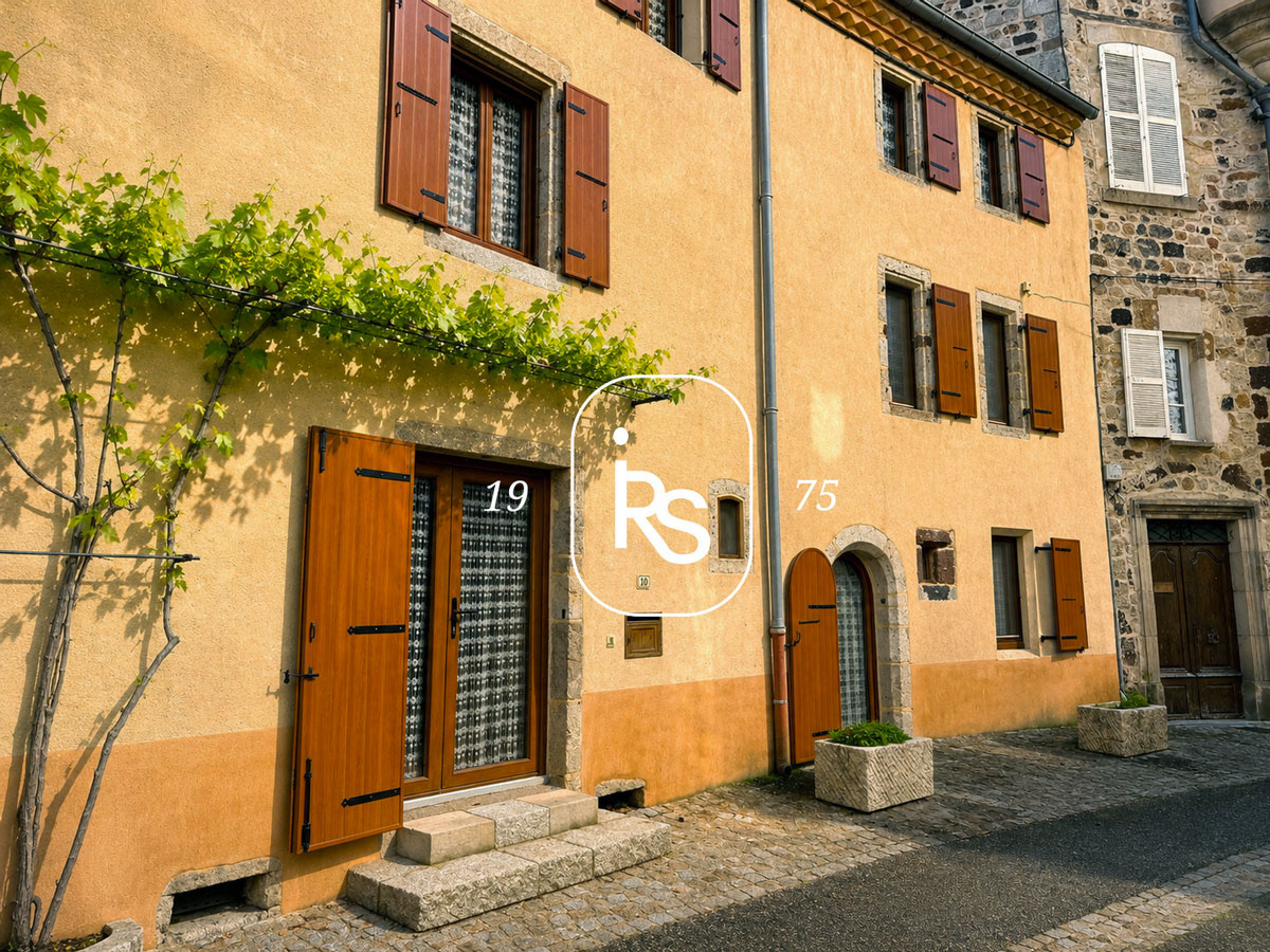 Confortable maison de village de 304 m2 habitables divisée e
